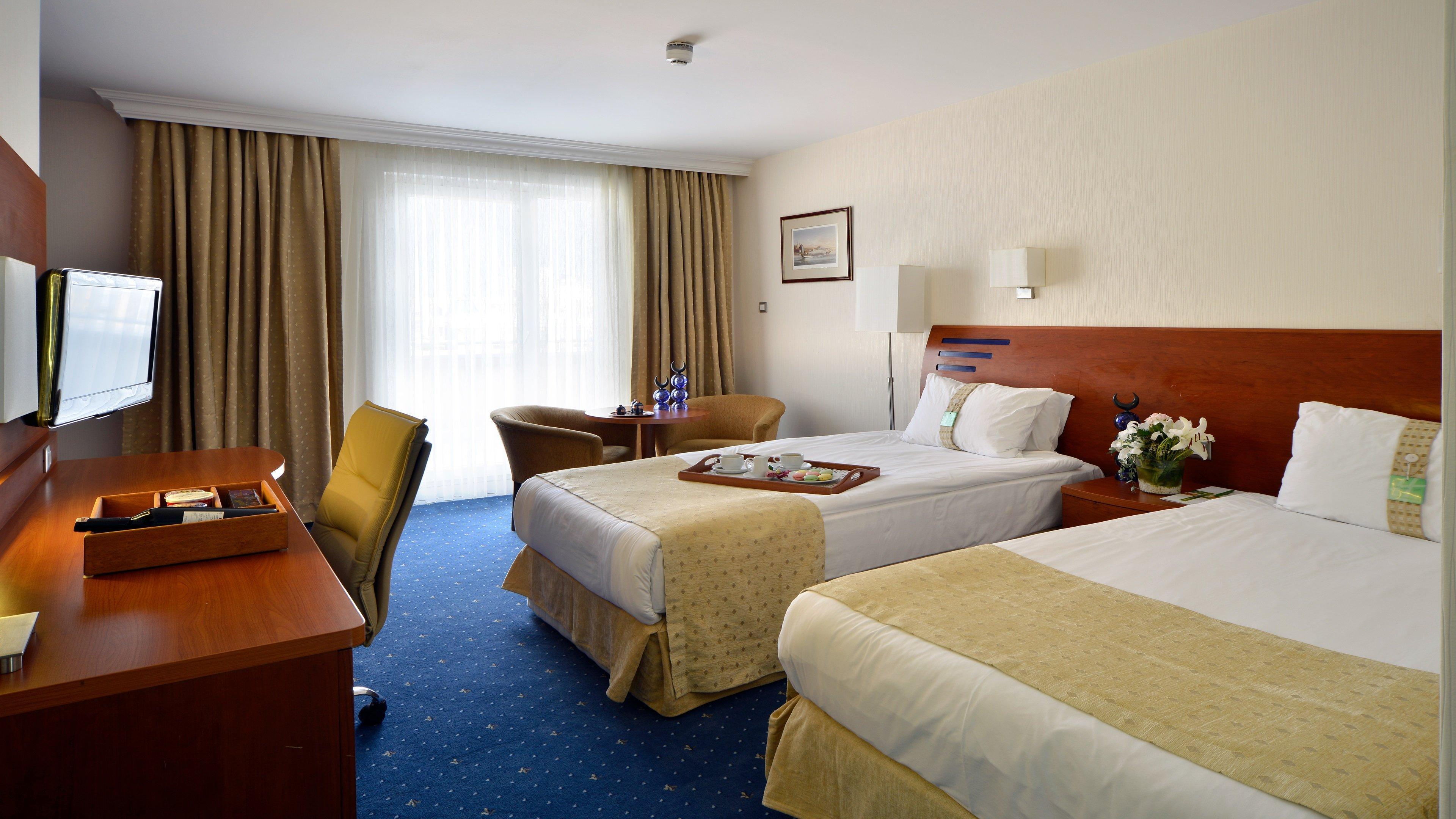 Hotel city inn. Holiday Inn Стамбул. Holiday Inn Istanbul City. Istanbul Holiday Hotel 3. Theodian Hotel Стамбул.