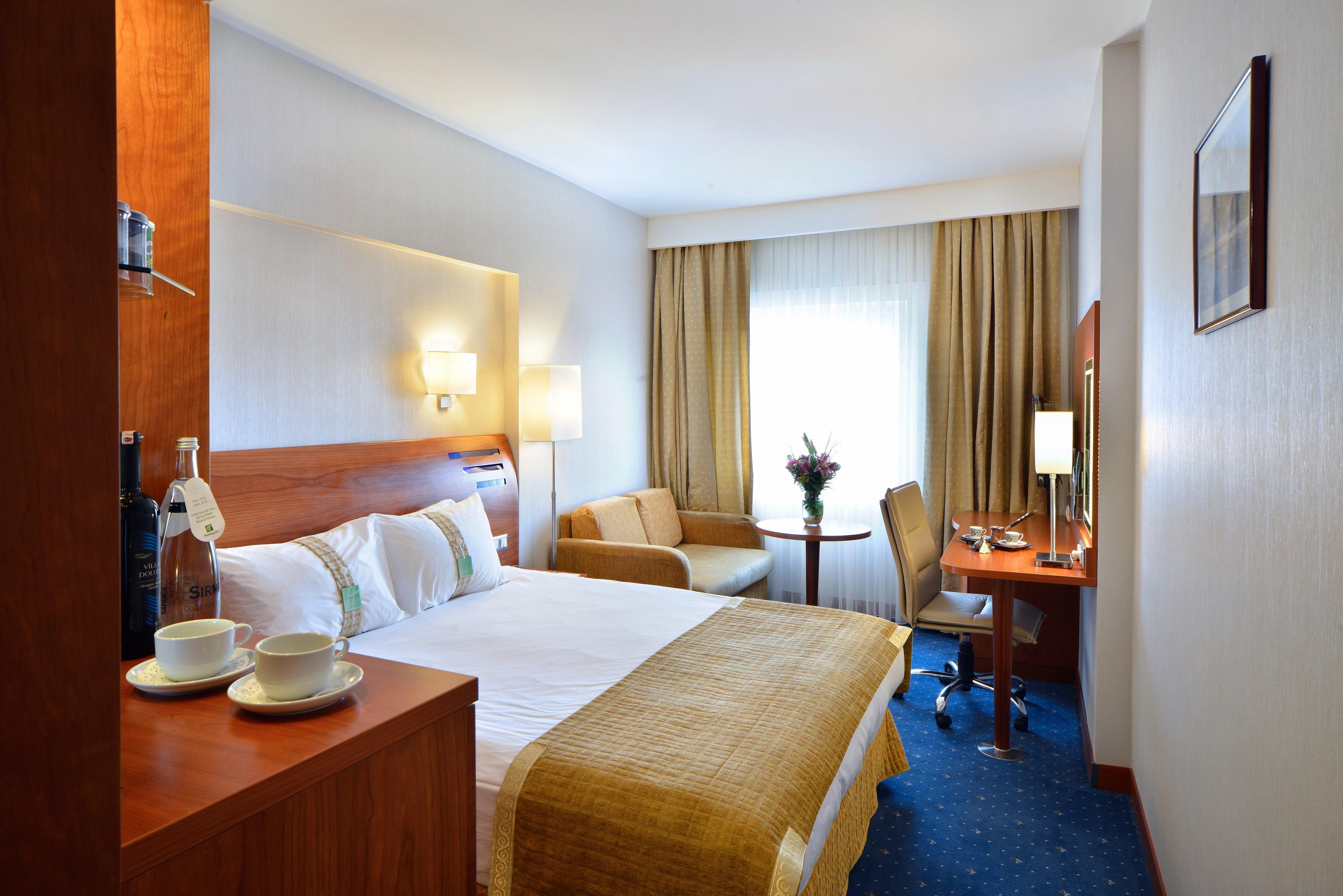 Park inn istanbul. Holiday Inn Istanbul City. Holiday Inn Istanbul 5*. Истамбул Холидей отель. Holiday Inn первая гостиница.